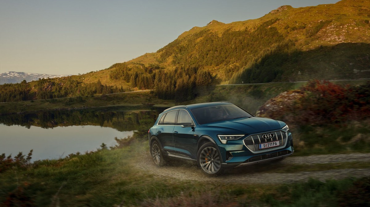 Audi-q5-sportback_eksterijer_01