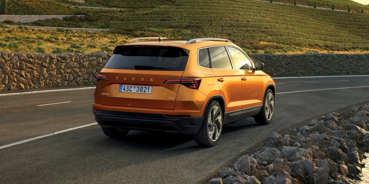 skoda_karoq_exterior_behind