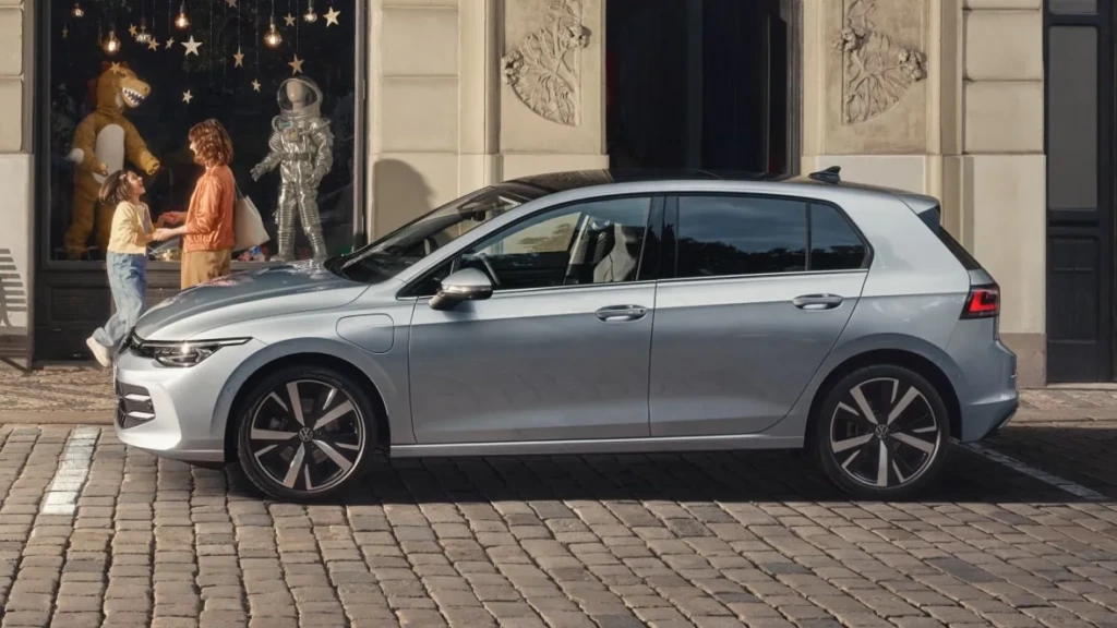 Legendarni Golf u svojoj najnaprednijoj varijanti. Električni domet od preko 100 km i brzo punjenje čine ga idealnim za nove navike, ali uz poznatu Golfovu stabilnost.