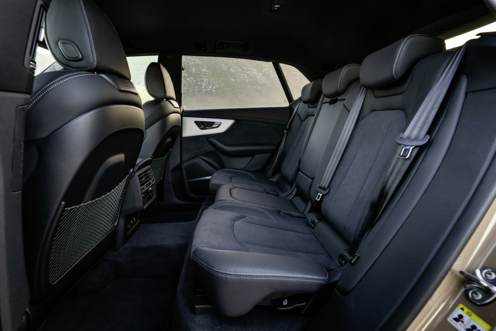 novi audi q8 interijer