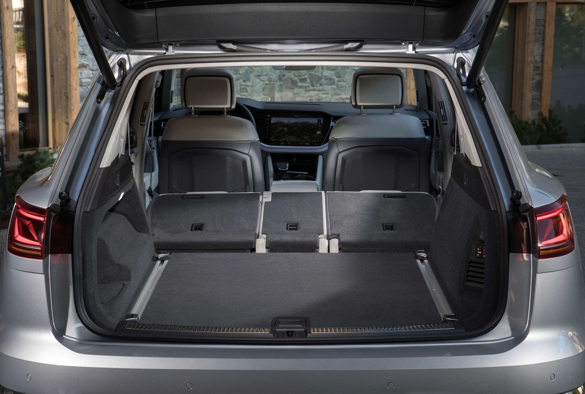 VW_Touareg_trunk