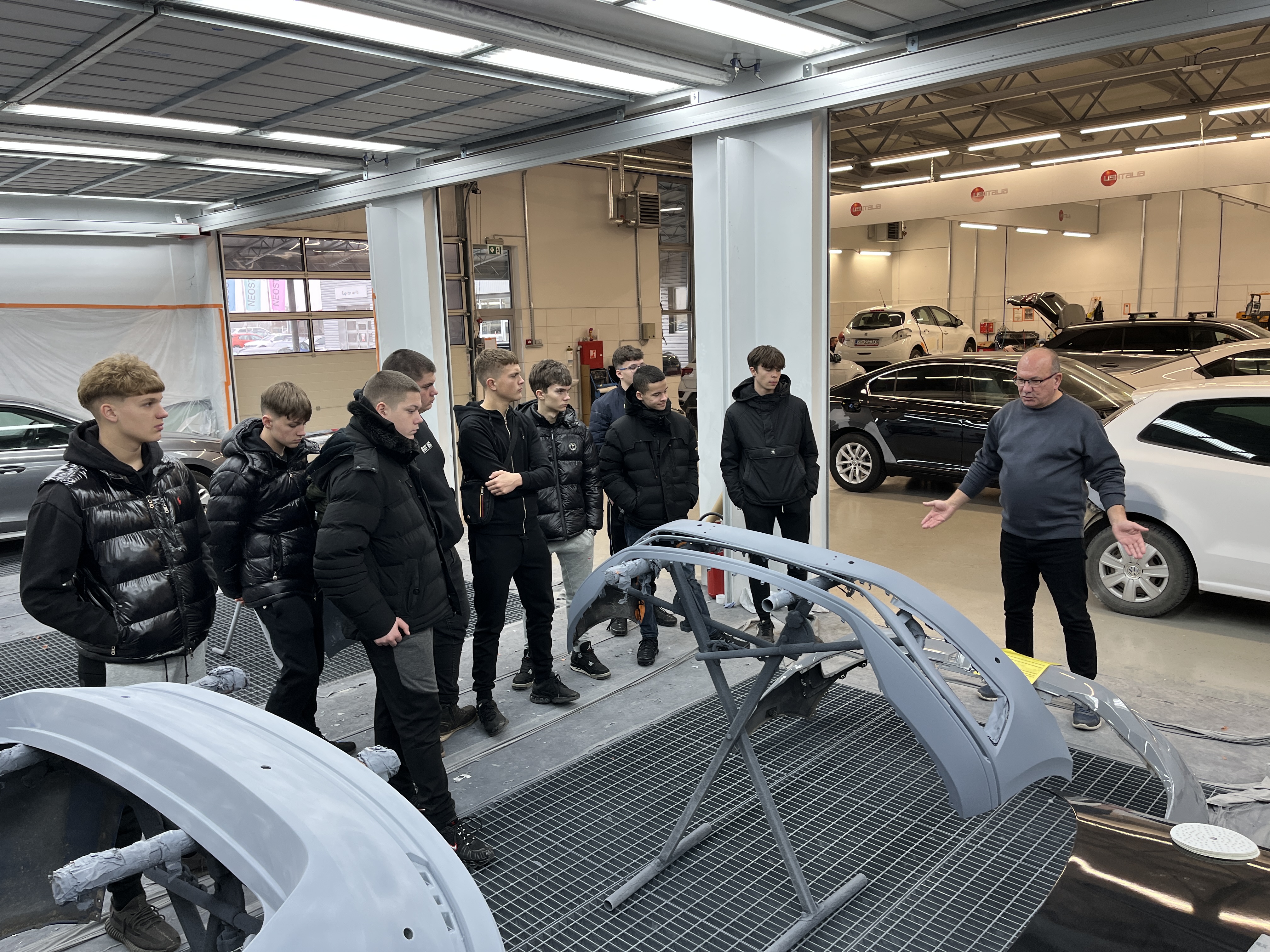 AutoZubak Edu Akademija održala je edukaciju budućim serviserima karoserije!